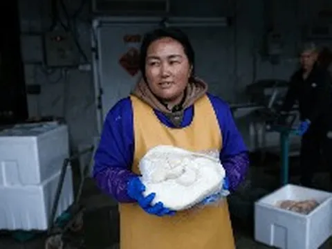 "Khoe" buồng gan ngỗng nặng 2,9 kg, nông dân Trung Quốc hé lộ cách khiến sản phẩm của Pháp bị lấn áp