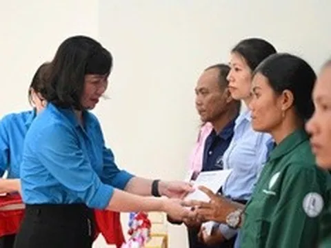 Những phần quà tiếp thêm nghị lực cho công nhân mắc bệnh hiểm nghèo