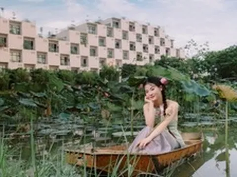 Một trường đại học rộng 30ha ở Hà Nội bất ngờ hút giới trẻ nhờ sở hữu điểm nhấn hiếm có, "đẹp như phim" giữa khuôn viên