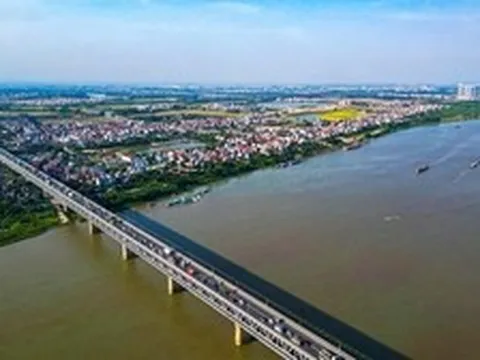 Thành phố bên sông và 'giới hạn đỏ' của sông Hồng