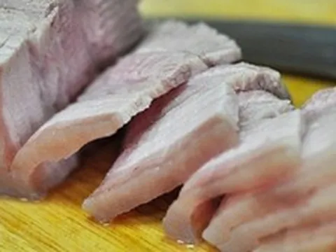 Luộc thịt nên đợi nước sôi hay cho vào nước lạnh? Câu trả lời của chuyên gia đã khiến nhiều người thay đổi suy nghĩ