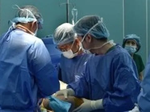 Rượu bia, thuốc lá khiến ngày càng nhiều người trẻ bị hoại tử chỏm xương đùi