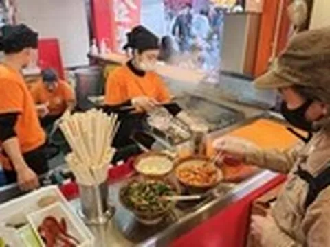 Người Việt 'giữ lửa' bếp Nhật