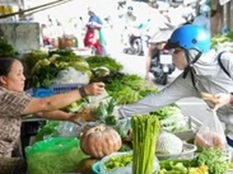 Thị trường TP.HCM ngày 25-6: Mưa nhiều khiến giá nhiều loại rau củ tăng