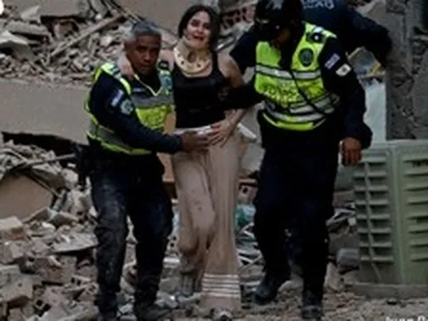 Hiện trường hoang tàn trận động đất kép mạnh 7,2 và 7,5 độ rung chuyển Venezuela, nhiều tòa nhà sập đổ, sân bay quốc tế đóng cửa