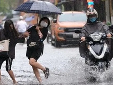 Thời tiết miền Bắc thay đổi đột ngột từ chiều tối nay: Mưa to, dông lốc xuất hiện sau đợt nắng nóng kéo dài