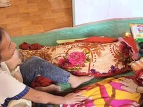 Phát hiện thi thể chị 7 tuổi, em trai 3 tuổi dưới ao nước hàng xóm