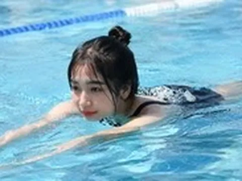 Rủ nhau đi bơi vì đau cổ vai gáy, cảnh báo kiểu bơi dễ làm bệnh nặng hơn