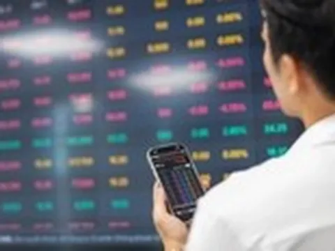 Gần 60% cổ phiếu bank trở lại tích cực, tỉ phú Phạm Nhật Vượng mua trúng mã mạnh nhất