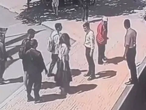 Triệu tập nữ shipper hành hung, nắm tóc kéo lê nữ khách hàng trẻ