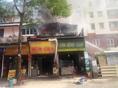 Hà Nội: Cháy quán ăn trên đường Đội Cấn