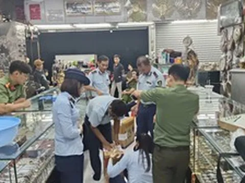 Công an đồng loạt kiểm tra đột xuất 8 cơ sở kinh doanh