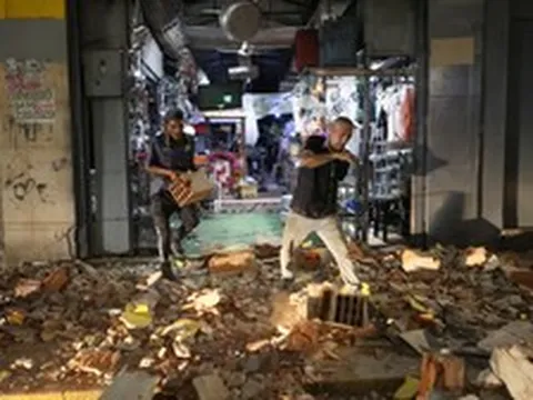 Xót xa đống hoang tàn tại Venezuela sau động đất kép: Hàng chục tòa nhà đã sụp đổ, số phận nhiều người vùi sâu trong gạch vỡ