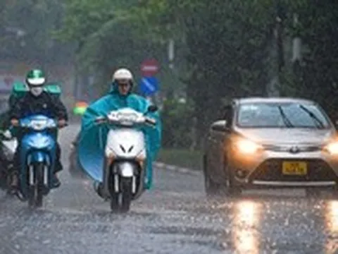 Hà Nội mưa dông sáng nay, vùng núi Bắc Bộ có nơi mưa lớn