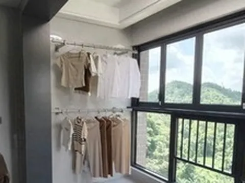 Nhìn nhà hàng xóm tôi mới phát hiện: Ban công đẹp lên chỉ vì bỏ một thứ quen thuộc