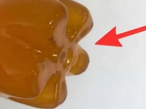 Tại sao đáy chai nhựa thường lồi lõm, có "5 chân"?