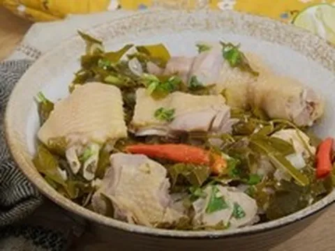 Đi chợ thấy nắm lá dại này nhớ mua ngay: Đem vò nát nấu với thịt gà, vị chua thanh cuốn miệng, ăn đến đâu sảng khoái đến