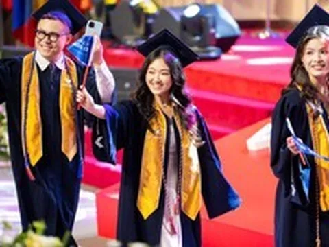55% sinh viên ĐH VinUni tốt nghiệp năm nay được Amazon, IBM… mời làm việc, nhiều kỹ sư gia nhập VinFast, 23% tân khoa trúng tuyển Thạc sĩ, Tiến sĩ các trường hàng đầu thế giới