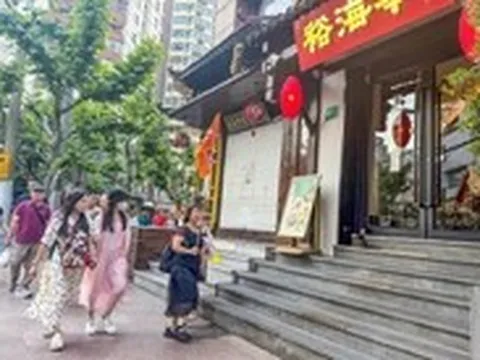 Vé máy bay giảm cao điểm hè, khách rục rịch lên đường