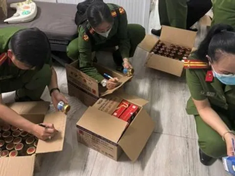Bắt giam 2 người sản xuất nước yến giả quy mô lớn, thu giữ hơn 360.000 sản phẩm