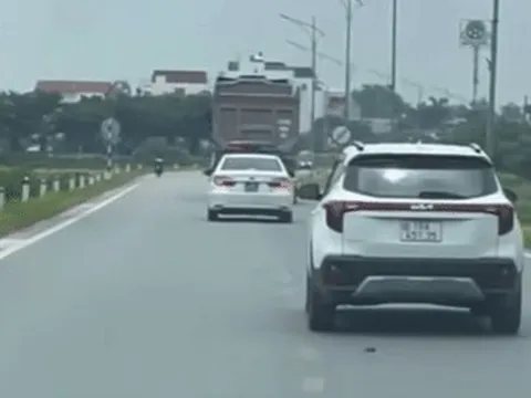 Nam tài xế lái ô tô đầu kéo bỏ chạy khi CSGT ra hiệu lệnh dừng xe