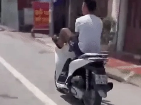 Lái xe SH bằng chân, nam thanh niên ở Ninh Bình bị tịch thu xe