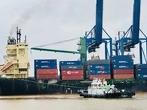 Cước vận chuyển đi Mỹ, châu Âu tiếp tục tăng vọt