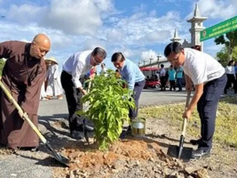 Tuyến đường hoa dọc kênh tại xã Bình Lợi