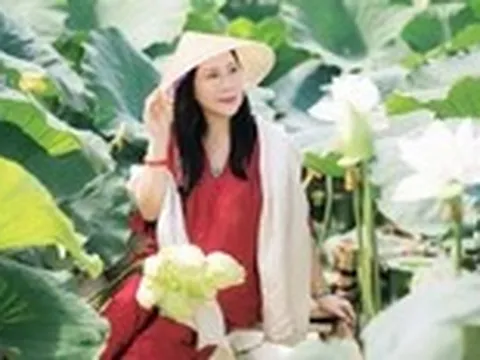 Mùa sen này bạn đã về Huế chưa?