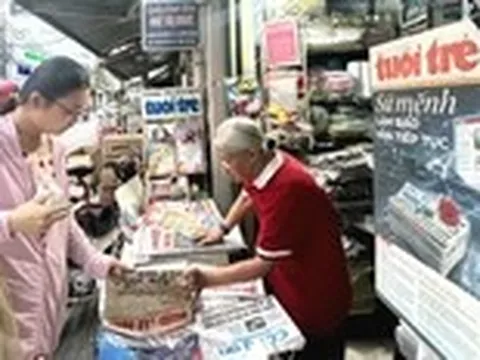 Xúc động trao nhau những 'tờ báo chia tay'