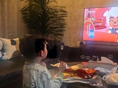 Trẻ dưới 3 tuổi xem TV nhiều và xem TV ít, chỉ cần sau 7 tuổi sẽ thấy sự khác biệt một trời một vực