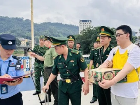 Bàn giao 19 đối tượng người Trung Quốc cho Cục Công an Châu Hồng Hà
