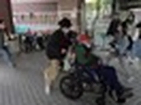 Cụ ông 102 tuổi bất ngờ đăng ký kết hôn với nữ hộ lý gắn bó 27 năm, con cái tá hỏa khi biết một chi tiết
