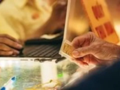 Giá vàng thế giới rơi khỏi mốc 4.000 USD/ounce