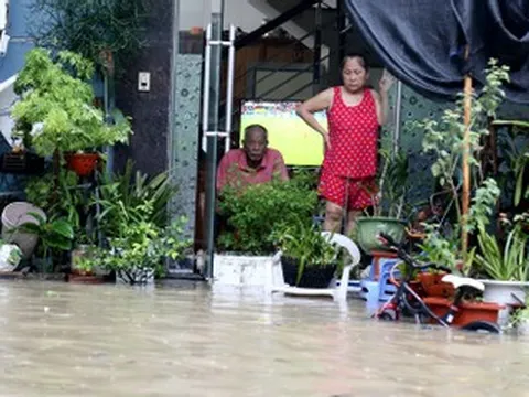 Nước ngập mênh mông tại nhiều khu dân cư ở Hải Phòng, Quảng Ninh