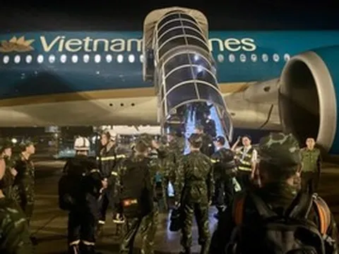 Chuyến bay đặc biệt đưa lực lượng hỗ trợ và hàng hóa tới Venezuela