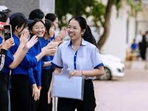 Bố làm thợ hồ, nữ sinh Đắk Lắk đạt thủ khoa khối B00 với 3 điểm 10