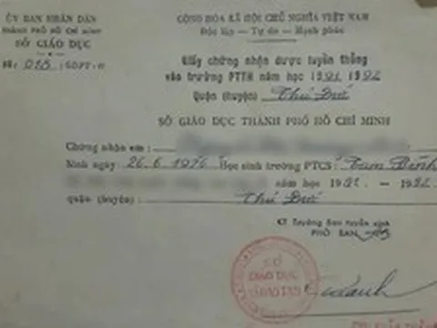 Con hỏi: "Hồi đó mẹ thi tuyển sinh 10 ra sao", bà mẹ TP.HCM đưa ra tờ giấy ố màu, đọc mà phục sát đất!