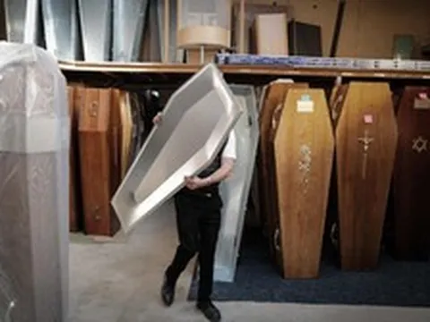 Nỗi ám ảnh giữa lòng nước Pháp: Nhà tang lễ quá tải sau đợt nắng nóng kỷ lục