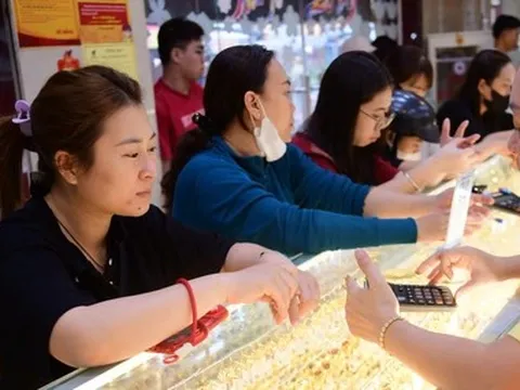 Đọc nhanh 1-7: Giá vàng vượt 4.000 USD; một công ty hàng không chi cổ tức khủng sau năm lãi đậm