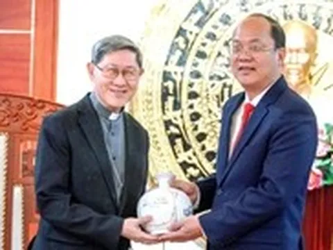 Đức Hồng y Luis Antonio Gokim Tagle gặp lãnh đạo Cà Mau trước lễ tuyên Chân phước linh mục Trương Bửu Diệp