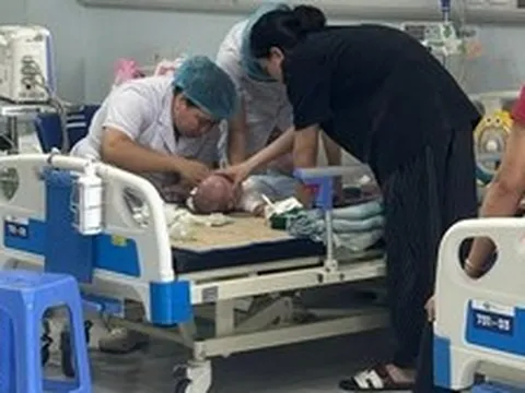 Bức ảnh khiến những người đang làm cha mẹ nhận ra: Có con rồi, bước chân vào viện nhi giống như 1 cơn ác mộng!