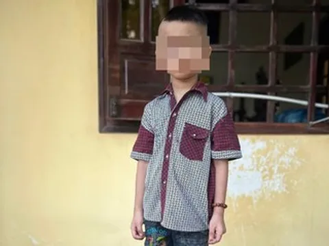 Bé trai 6 tuổi bị bỏ lại trước cổng chùa cùng lá thư viết tay của người 'bí ẩn'