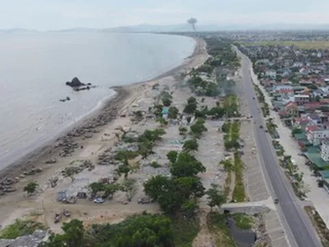 Cận cảnh tháo dỡ 'phố đèn đỏ' một thời ở Nghệ An