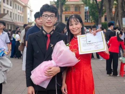 Thủ khoa duy nhất cả nước đạt điểm tuyệt đối 30/30 khối A00 tiết lộ bí quyết chinh phục 3 điểm 10