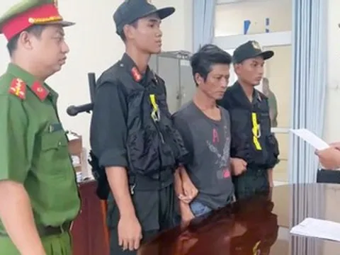 Công an Vĩnh Long thông tin vụ chống người thi hành công vụ, gây rối tại mỏ cát