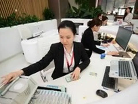 Đọc nhanh 2-7: Lãi suất qua đêm lên 13%; cổ phiếu 2 doanh nghiệp lớn TP.HCM sắp phải rời sàn