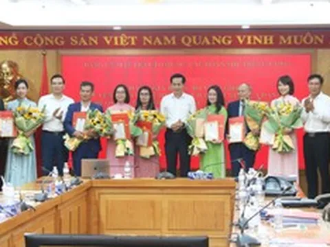 Xây dựng đội ngũ báo cáo viên thực sự là chiến sĩ xung kích trên mặt trận tư tưởng của Đảng