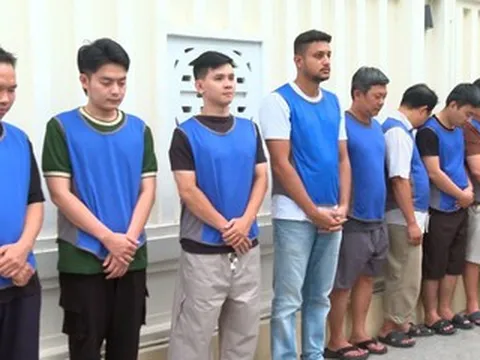Mô hình tầng nấc của đường dây buôn lậu 28.000 viên kim cương