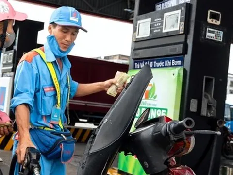 Giá xăng dầu giảm